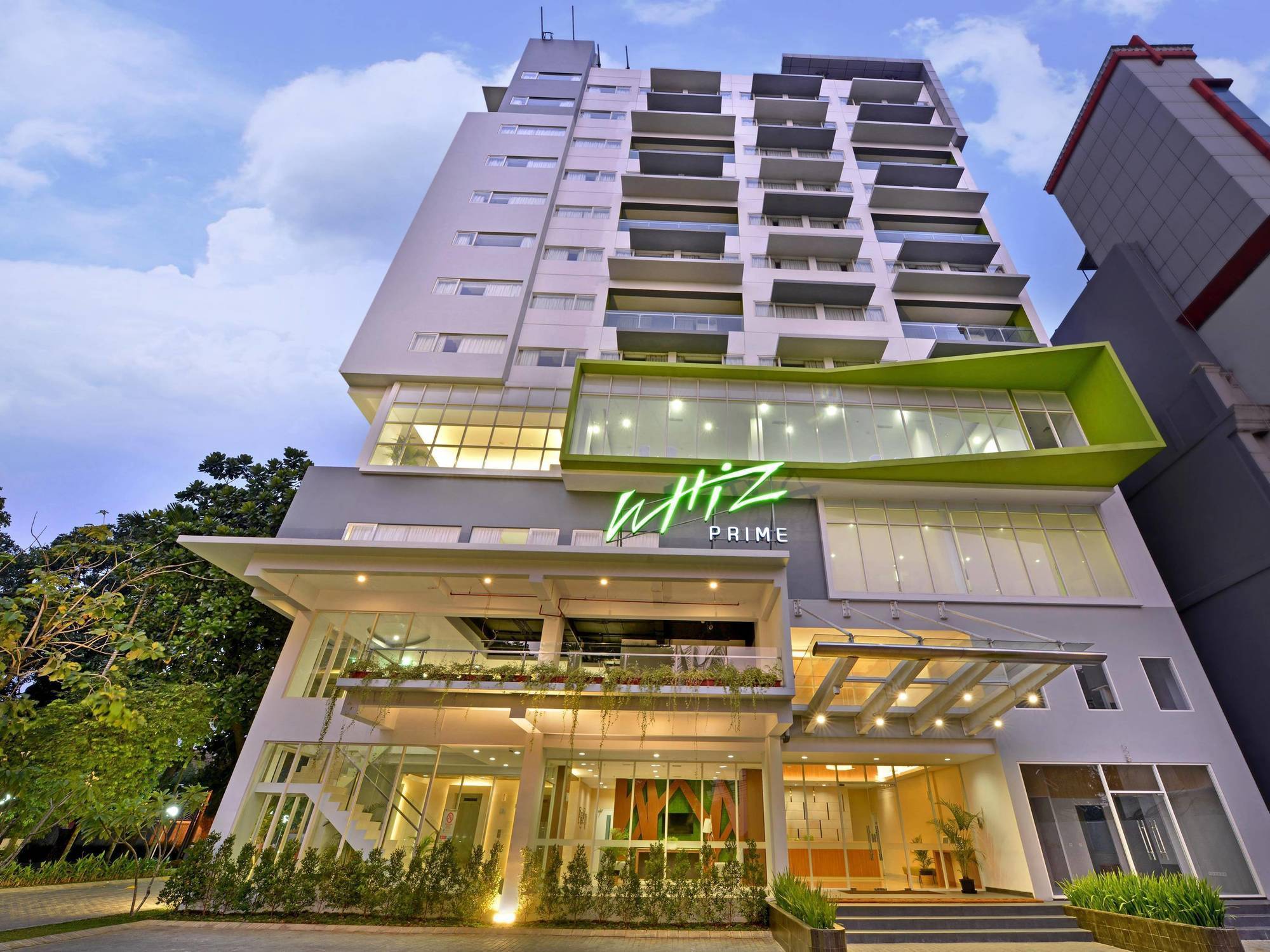 Whiz Prime Hotel Pajajaran Bogor Exterior foto