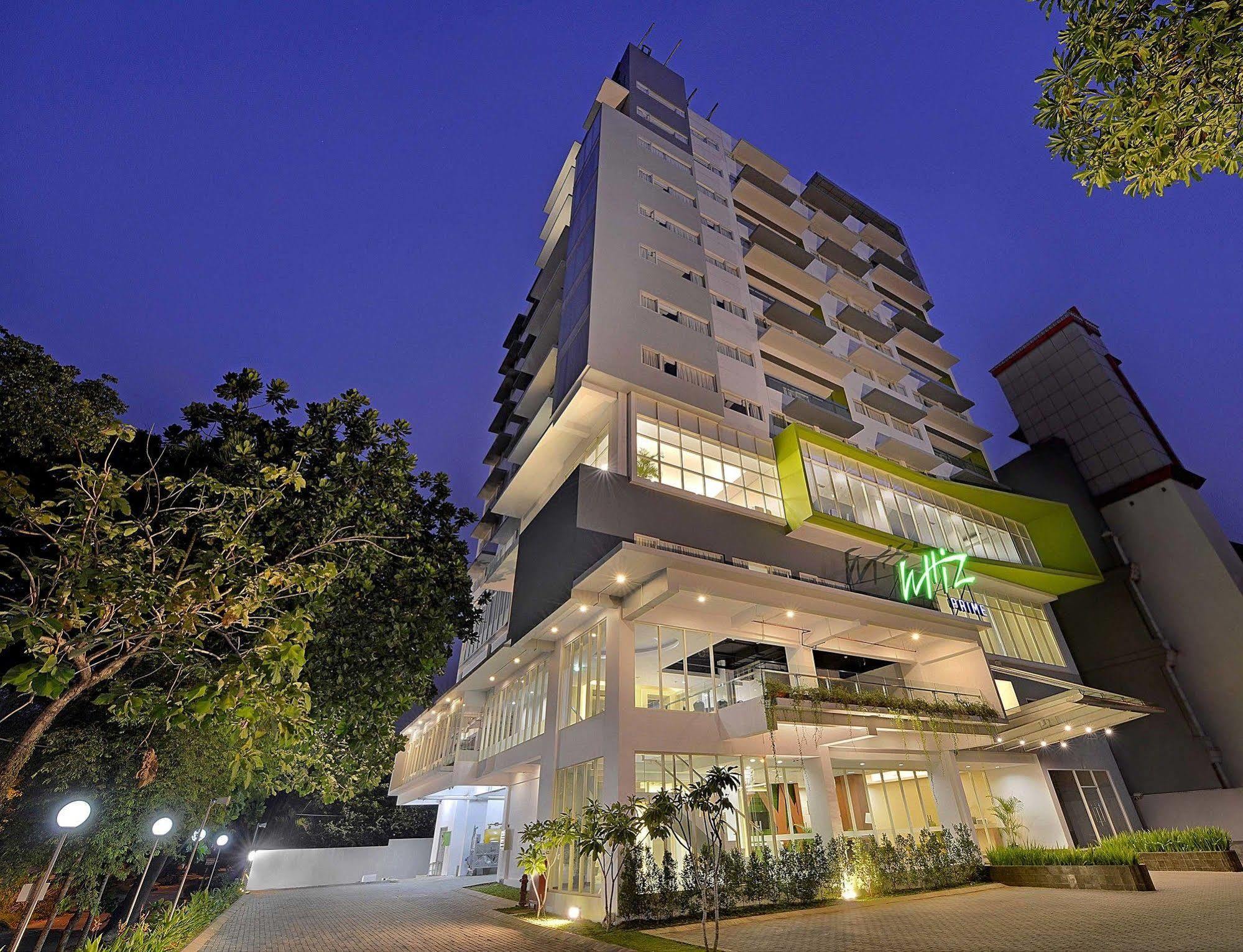 Whiz Prime Hotel Pajajaran Bogor Exterior foto